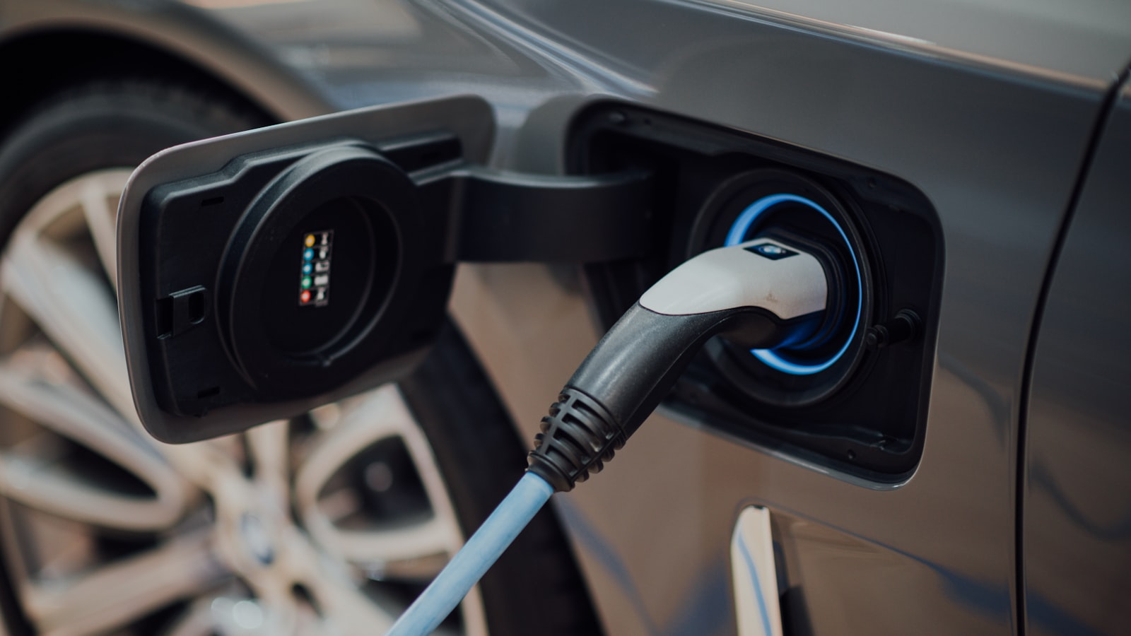 Elektrikli araç şarj istasyonu — otomotiv after-market trendi
